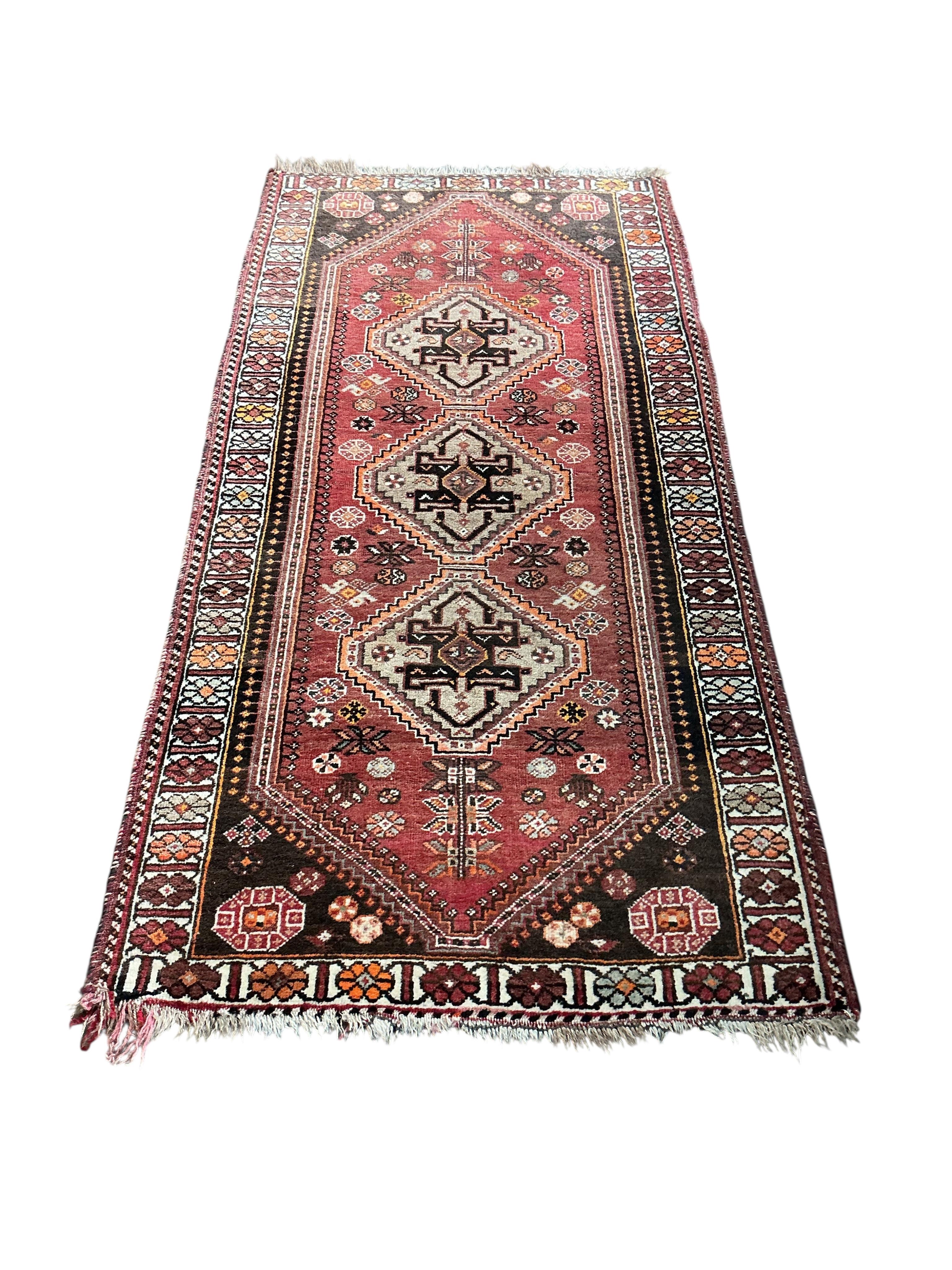 A Hamadan red ground rug, 204 x 140cm